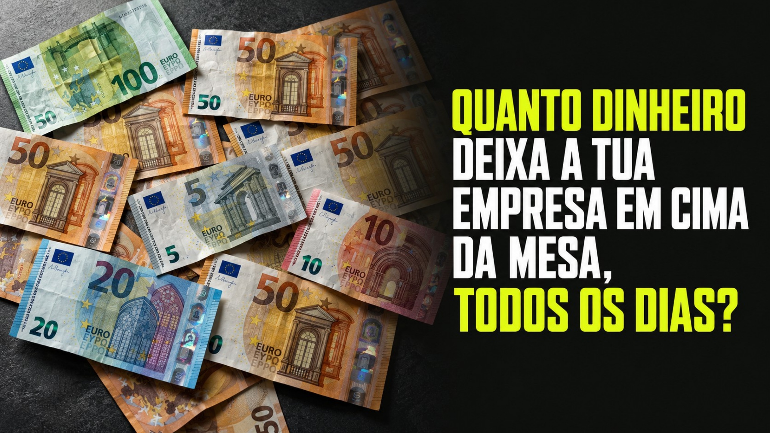 Dinheiro em cima da mesa
